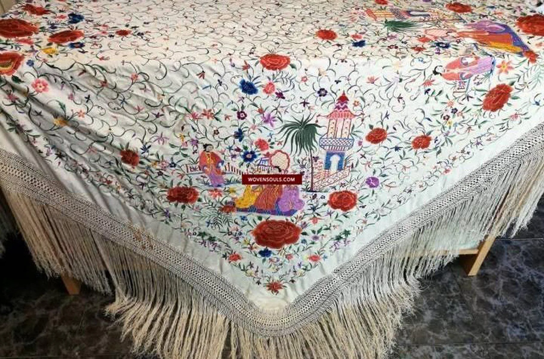 1161 Antique Manila Manton - White Base